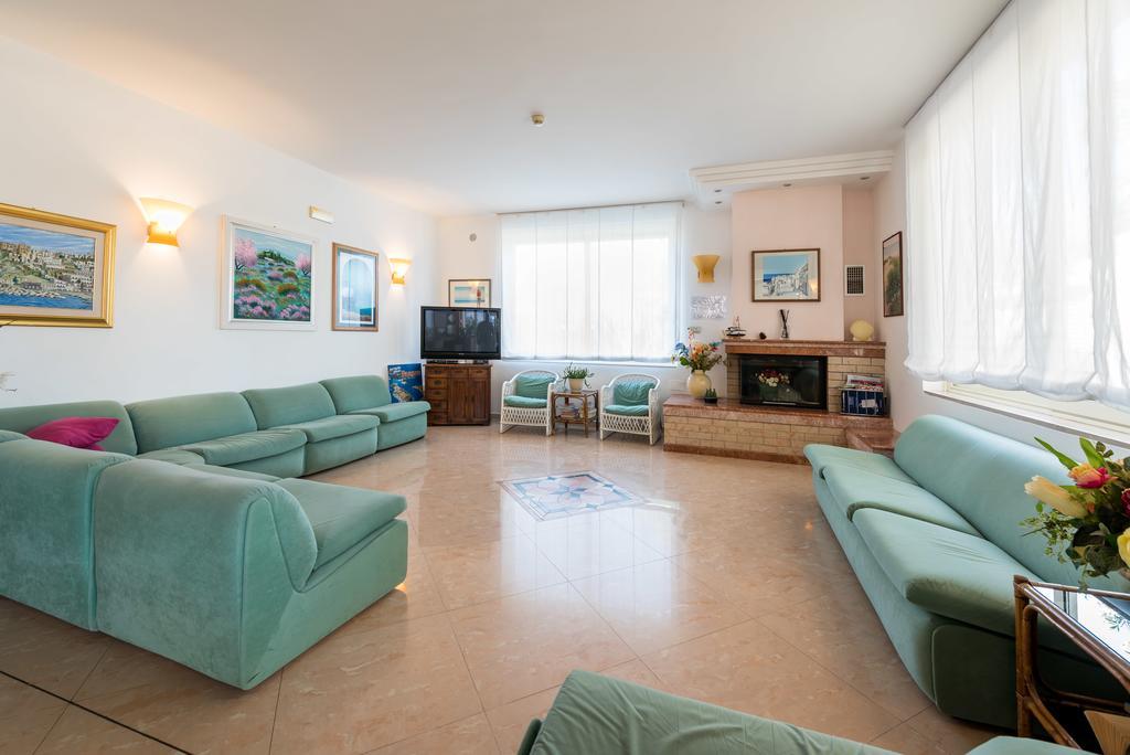 Albergo Villa A Mare 페스키치 외부 사진